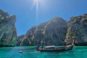 Phuket: Dagstur til Phi Phi-øyene med hurtiggående katamaran