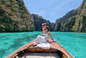 Phuket: Passeio de um dia pelas Ilhas Phi Phi em um catamarã rápido