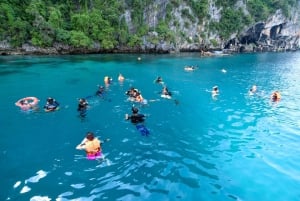 Phuket: Phi Phi-øerne - dagstur med hurtig katamaran