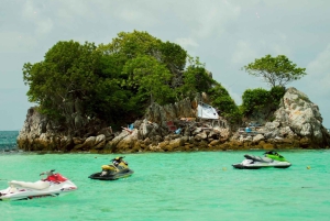 Phuket: Dagsutflykt till Phi Phi-öarna med måltider och transfer