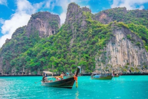 Phuket: Phi Phi ja Khai Island Speedboat tai katamaraanikierros.