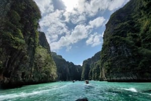 Phuket: Prywatna wycieczka łodzią motorową na wyspę Phi Phi i Khai