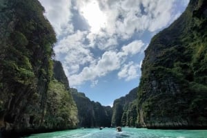 Phuket: Tour privato in motoscafo delle isole Phi Phi e Khai