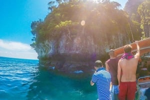 Phuket: Excursión privada de un día a las islas Phi Phi y Khai