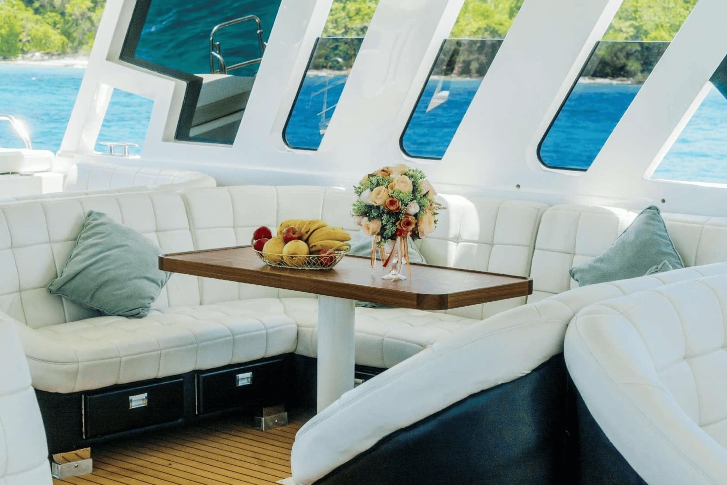 Phuket: Phi Phi & Maithon Island Day Trip by Power Catamaran