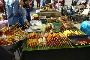 Phuket: Wycieczka po nocnym targu w Phuket z odbiorem z hotelu