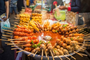 Phuket: Wycieczka po nocnym targu w Phuket z odbiorem z hotelu