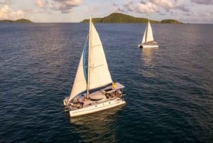 Privé catamaran naar Phi Phi eiland