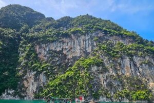 Phuket: Private Tagestour Khao Sok mit Bootstour zum See und Mittagessen