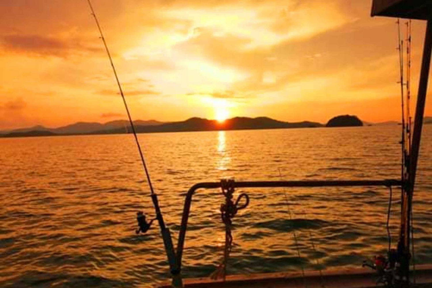 Pesca privata a Phuket di giorno fino a notte fonda