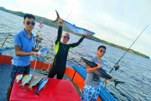 Phuket: Charter Privado de Pesca en Barco y Aventura de Snorkel