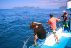 Phuket: Charter Privado de Pesca en Barco y Aventura de Snorkel