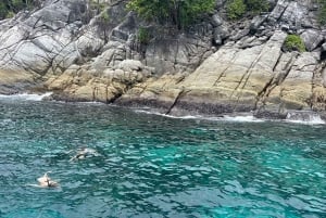 Phuket: Privat luksusbåt med lang hale til Raya og Coral