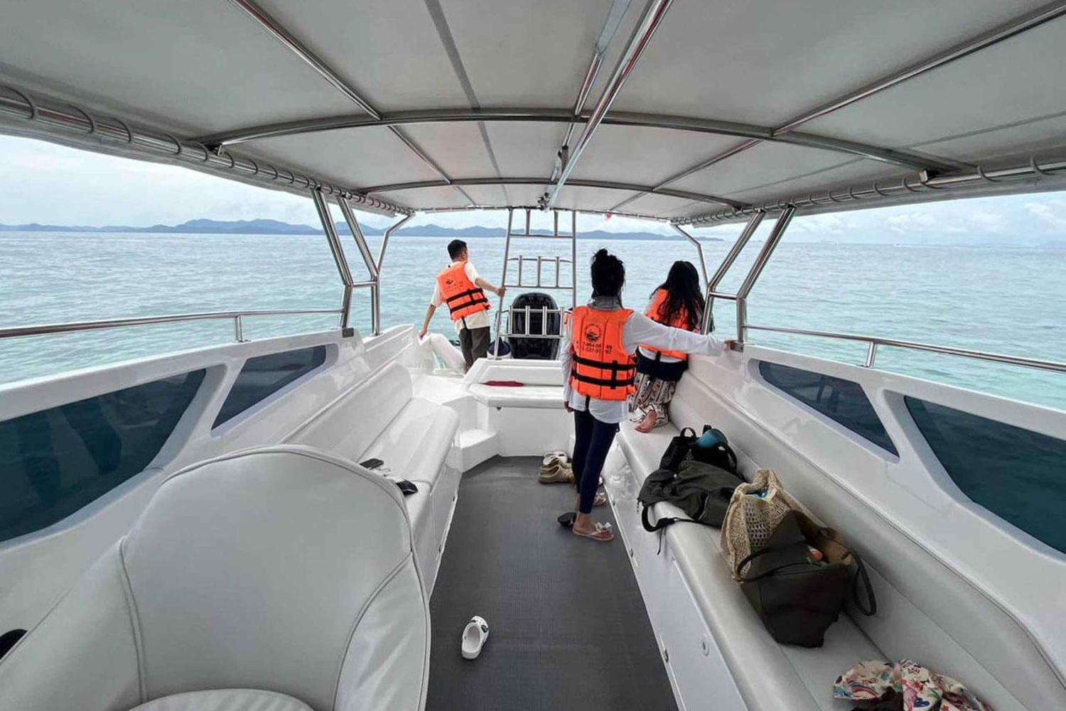 푸켓 피피 & 카이 섬으로 가는 개인 스피드 보트 전세