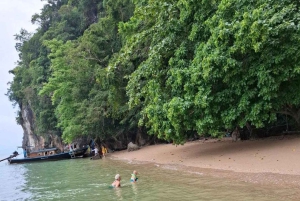 Phuket: Private Speedboat Charter to Phi Phi & Khai Islands