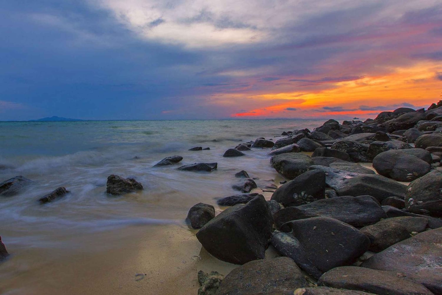 Phuket: Privat solopgangstur til Phi Phi og Bamboo Islands