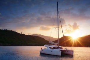 Phuket privé catamaran ervaring bij zonsondergang