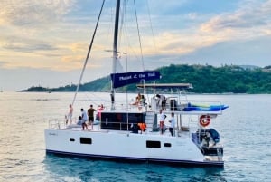 Phuket privé boottocht bij zonsondergang per catamaranjacht