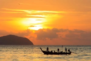 Phuket: crociera privata al tramonto su un longtail boat di lusso