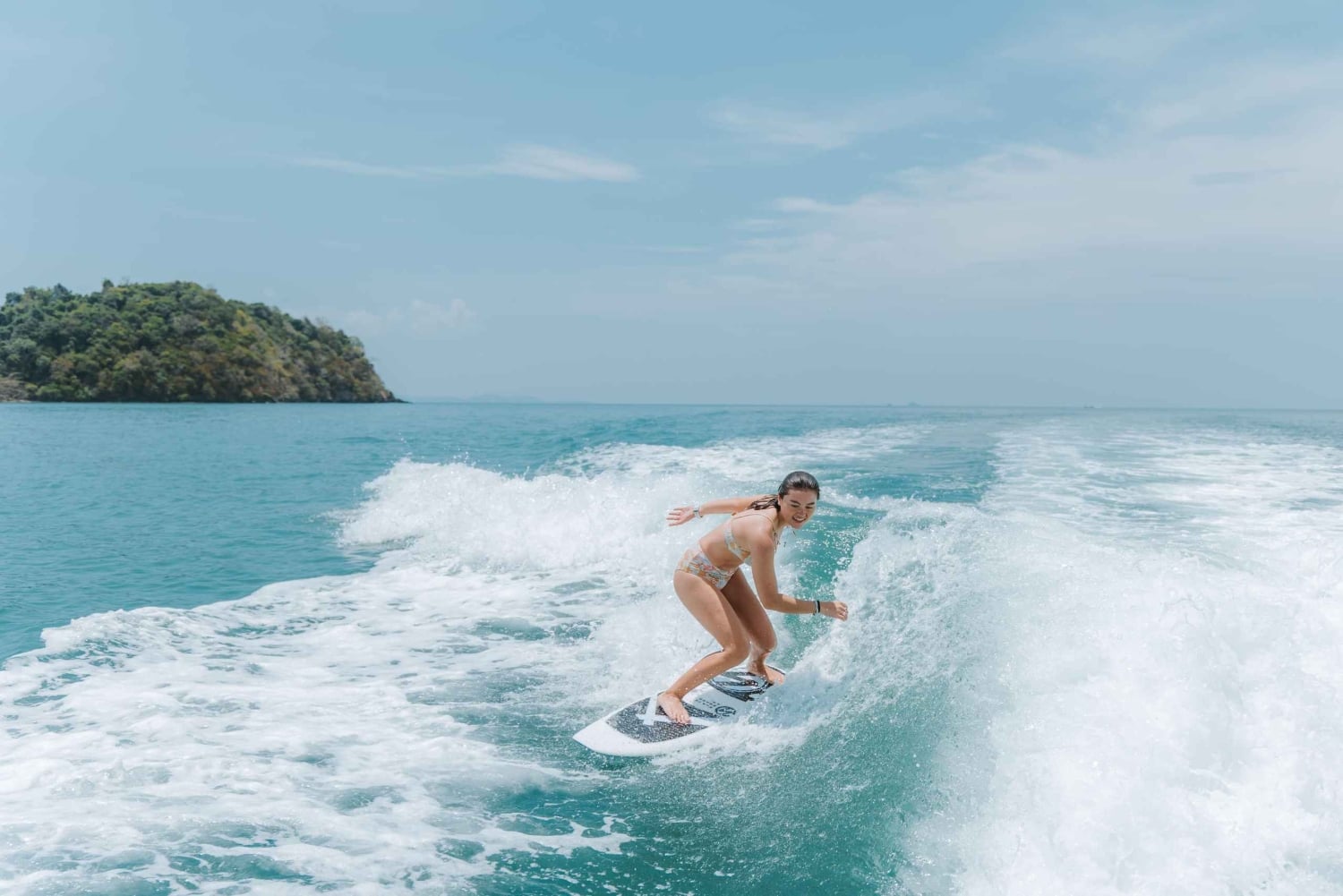 Phuket: Experiência particular de wakesurf em um barco Malibu