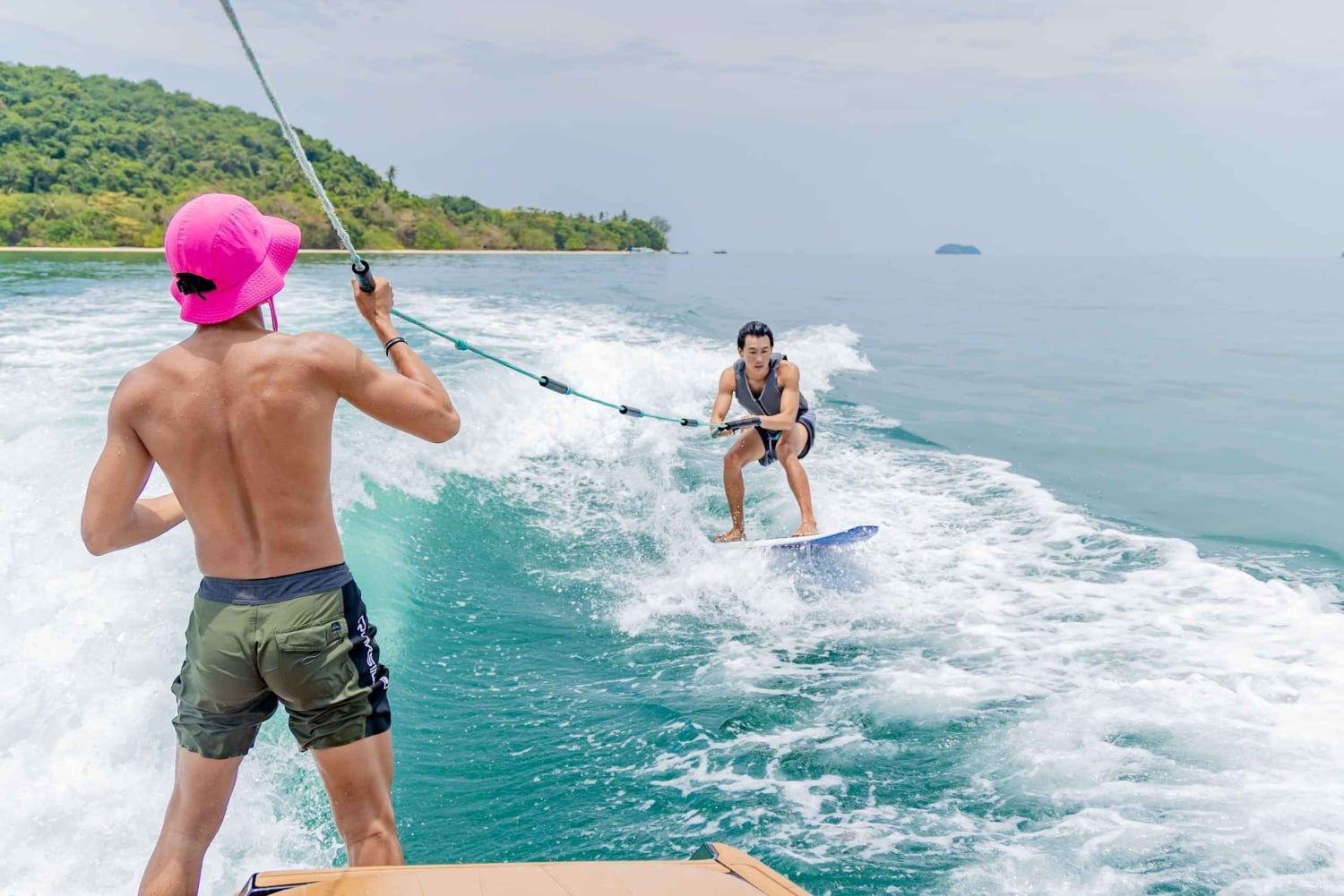 Phuket: Experiência particular de wakesurf em um barco Malibu