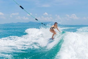 Phuket: Experiência particular de wakesurf em um barco Malibu
