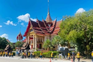 Phuket: PromthepCape, svømmetur Ya-Nui Beach, Buddha, Chalong Temple