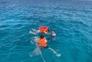 Phuket: Racha ja Banana Beach pikaveneellä lounaalla.