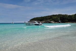 Phuket: Racha ja Banana Beach pikaveneellä lounaalla.