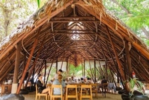 Phuket: Racha ja Banana Beach pikaveneellä lounaalla.