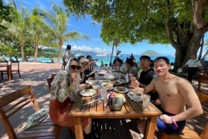 Phuket: Racha ja Banana Beach pikaveneellä lounaalla.