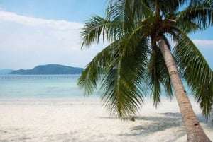 Phuket: Racha ja Banana Beach pikaveneellä lounaalla.