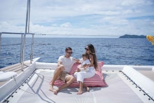 Phuket: Racha og Coral Island Catamaran-dagstur med DJ-fest