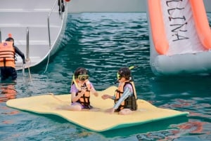 Phuket: Racha og Coral Island Catamaran-dagstur med DJ-fest