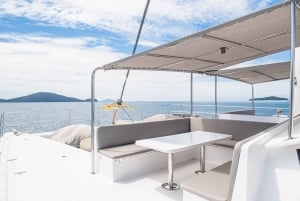 푸켓: 라차와 코랄 아일랜드 카타마란 데이 트립 DJ 파티