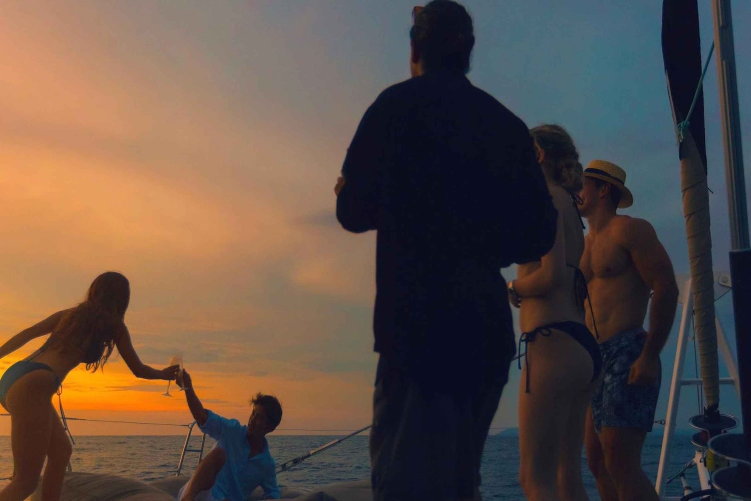 Phuket: Racha och Coral Island Sunset Catamaran Party Tour