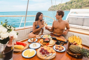 Phuket: Racha och Coral Island Sunset Catamaran Party Tour