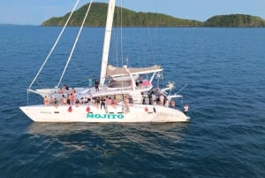 Phuket: Coral & Racha Islands dagstur med lyxkatamaran