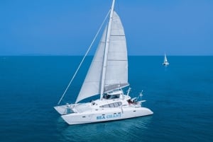 Phuket: Coral & Racha Islands dagstur med lyxkatamaran