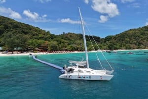 Phuket: Coral & Racha Islands dagstur med lyxkatamaran