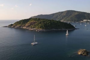 Phuket: Coral & Racha Islands dagstur med lyxkatamaran