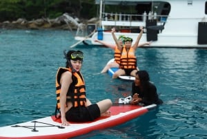 Phuket: Racha & Coral Island Catamarantocht met schuimfeest