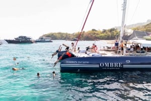 Phuket: Racha & Coral Island -päiväretki OMBRE Yachtilla.