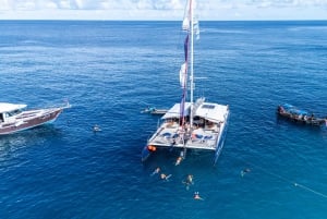Phuket: Racha & Coral Island -päiväretki OMBRE Yachtilla.