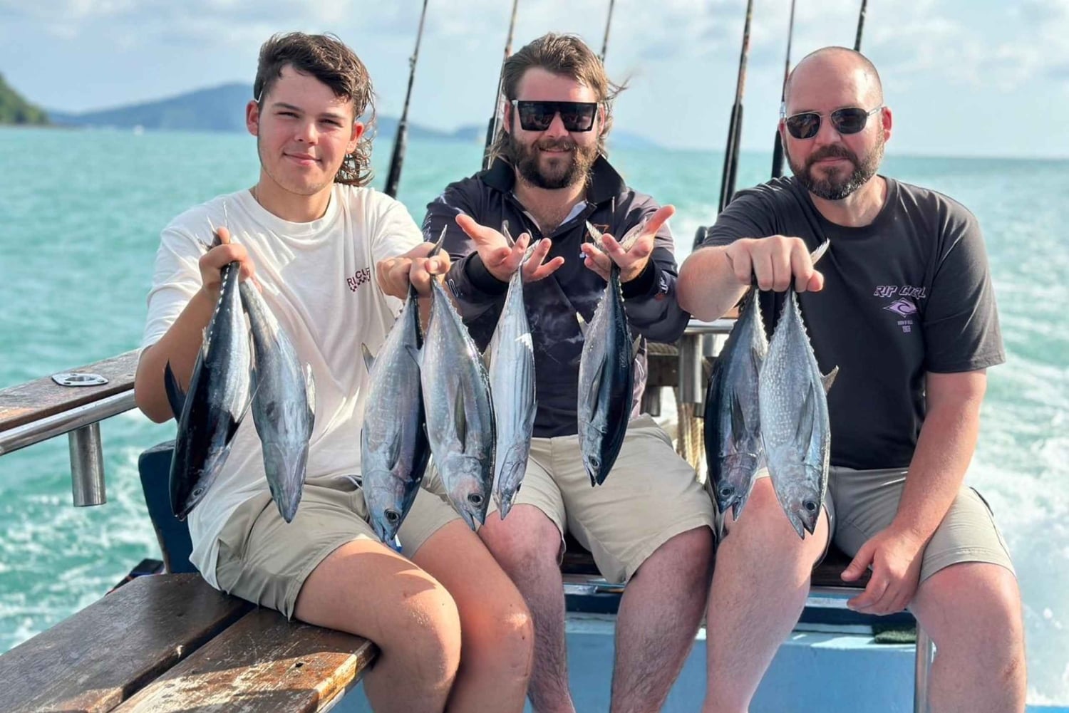 プーケット：ラチャ島フィッシングとスノーケリングボートツアー