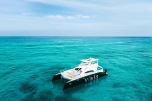 Phuket: Racha Noi & Maiton Catmaran Tour med strandpicknick