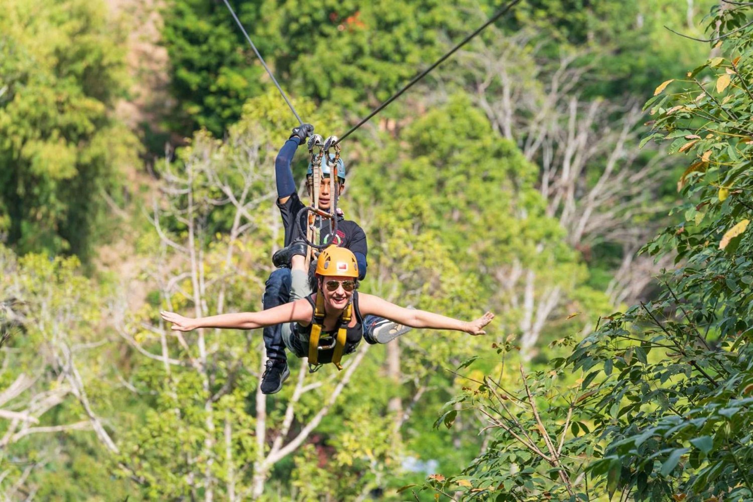 Phuket : Expédition en tyrolienne dans la forêt tropicale