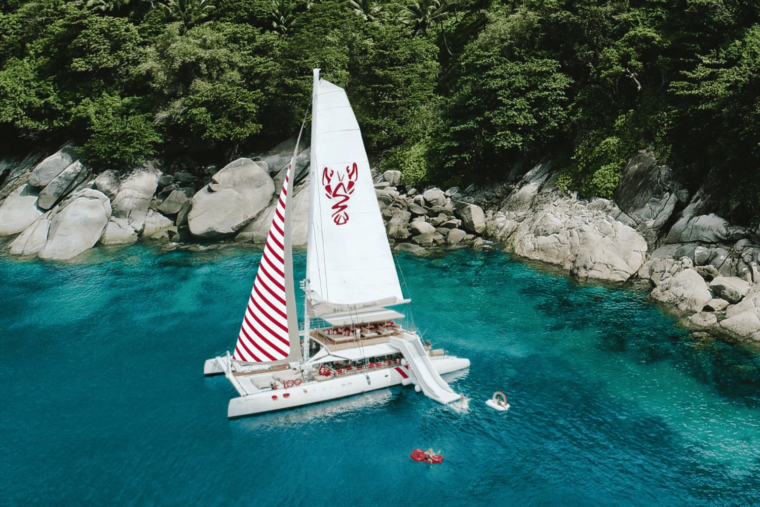 Phuket: Excursão pelas ilhas em iate à vela e cruzeiro de dia inteiro com festa