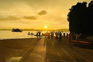 Phuket: Canoa di mare e plancton incandescente con un tour in catamarano veloce