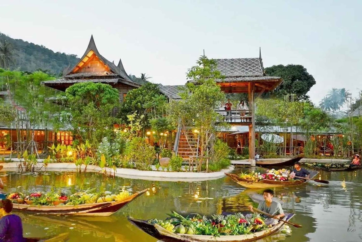 プーケット：サイアム ニラミット + ビュッフェ ディナー + 送迎